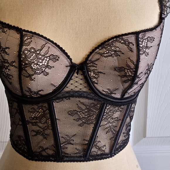 Victoria's Secret Corset Size S Black and Pink Lace Bra Lingerie Ruffle Straps - Picture 2 of 7
